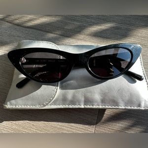 The Ultra Jungle - cat eyes black sunglasses